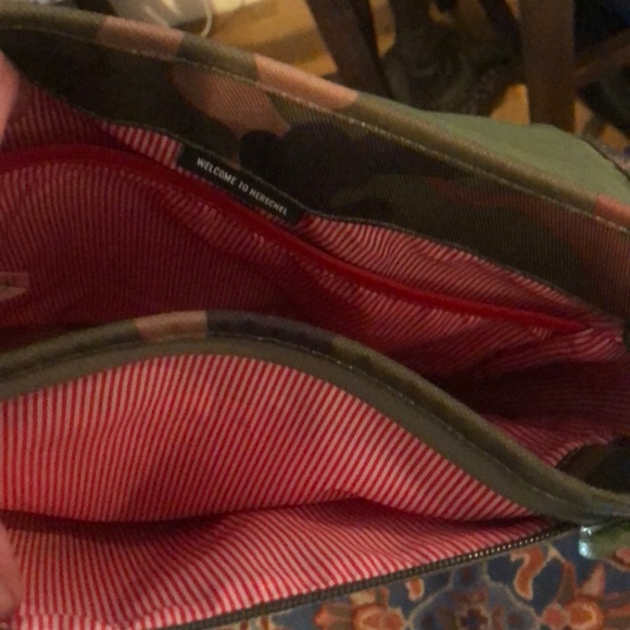 Herschel bag fits 11 inch laptop - Picture 3 of 3